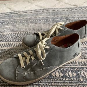 Born Brand Tennis Shoes! Sz 9.5